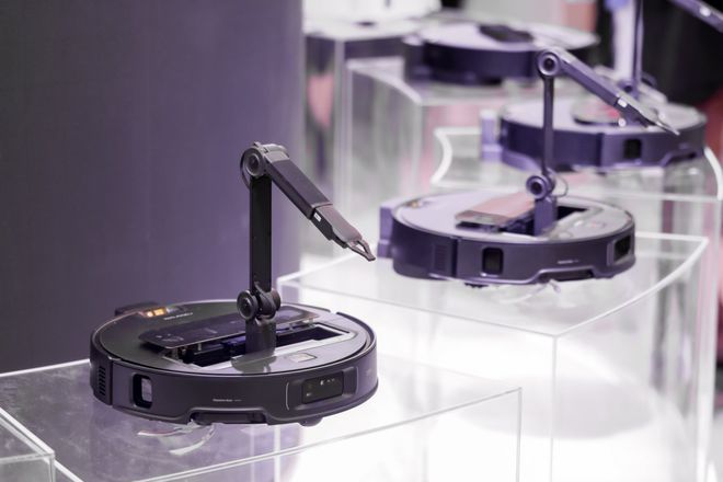 ！石头科技AWE2025秀肌肉J9数字平台扫地机全球销量第一